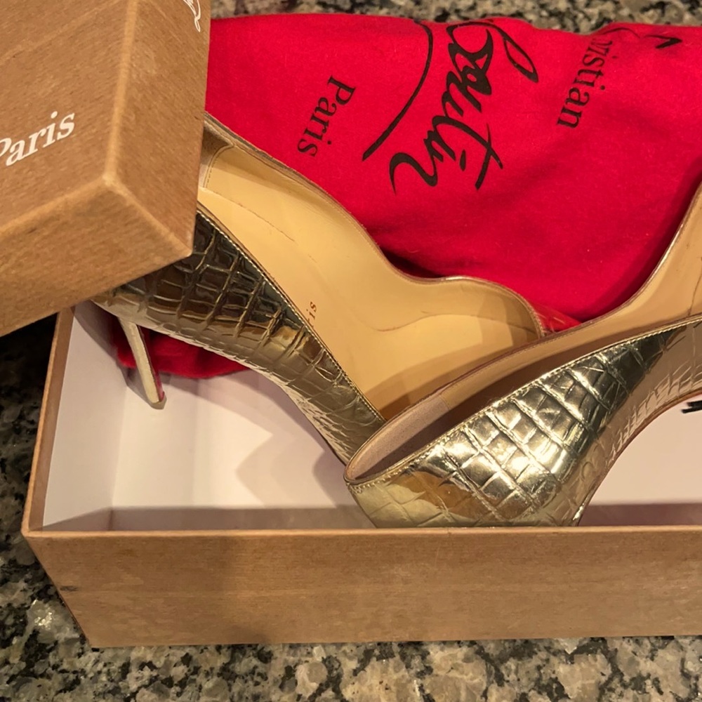 Christian Louboutin Gold heels 👠